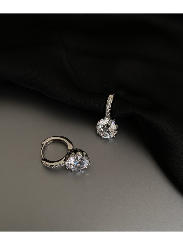 Сережки з великим камінчиком англійський замок срібного кольору 32086