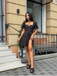 Коротка сукня з розрізом чорного кольору 32093