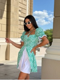 Коротка сукня з розрізом зеленого кольору 32094