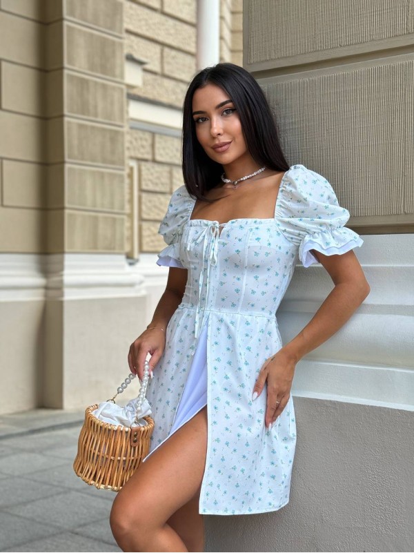 Коротка сукня з розрізом молочного кольору 32096