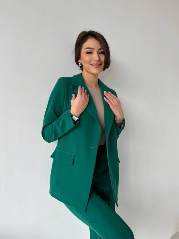 Жіночий класичний костюм зеленого кольору 32112