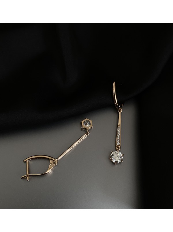 Сережки підвіски з камінцями англійський замок золотого кольору 32120