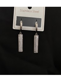 Циліндричні сережки з камінцями англійський замок срібного кольору 32121