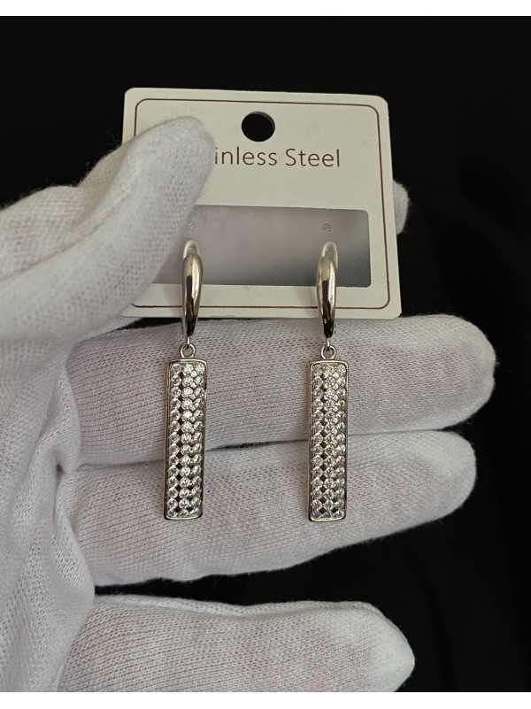 Циліндричні сережки з камінцями англійський замок срібного кольору 32121