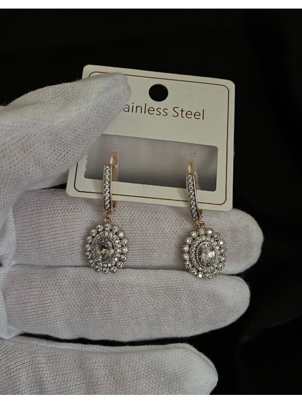 Сережки вкриті камінцями англійський замок золотого кольору 32122