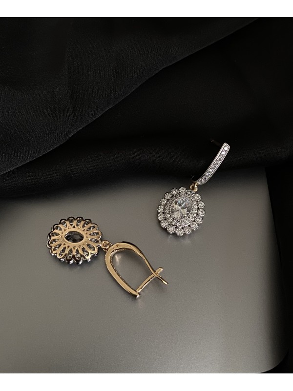 Сережки вкриті камінцями англійський замок золотого кольору 32122