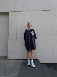 Легка сукня-футболка з малюнком графітового кольору 32123