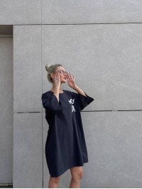 Легка сукня-футболка з малюнком графітового кольору 32123