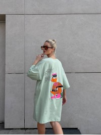 Легка сукня-футболка з малюнком фiсташкового кольору 32124