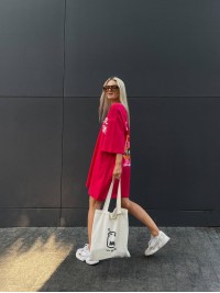 Легка сукня-футболка з малюнком червоного кольору 32125