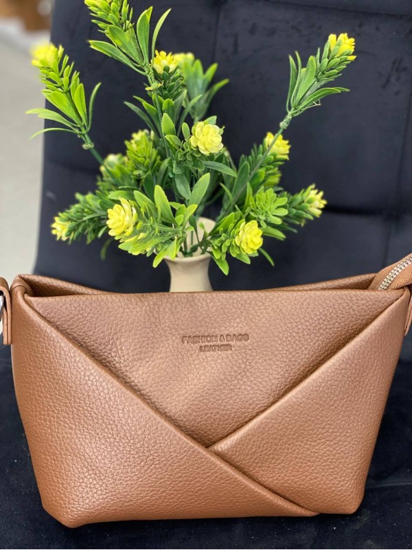 Жіноча сумка з пористої еко-шкіри кавового кольору 32151