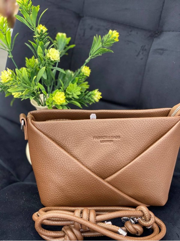 Жіноча сумка з пористої еко-шкіри кавового кольору 32151