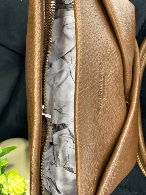 Жіноча сумка з пористої еко-шкіри кавового кольору 32151