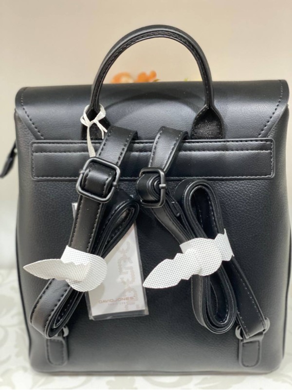 Жіночий брутальний рюкзак із еко-шкіри чорного кольору 32155