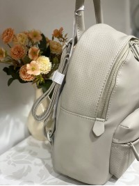 Жіночий базовий рюкзак із еко-шкіри бежевого кольору 32158