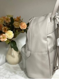 Жіночий базовий рюкзак із еко-шкіри молочного кольору 32159