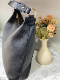 Базова жіноча сумка на плече iз еко-шкіри чорного кольору 32164