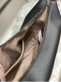 Базова жіноча сумка на плече iз еко-шкіри чорного кольору 32164