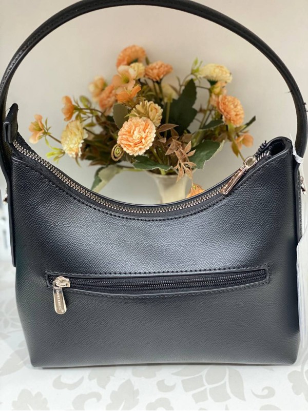 Жіноча сумка на плече iз еко-шкіри чорного кольору 32169