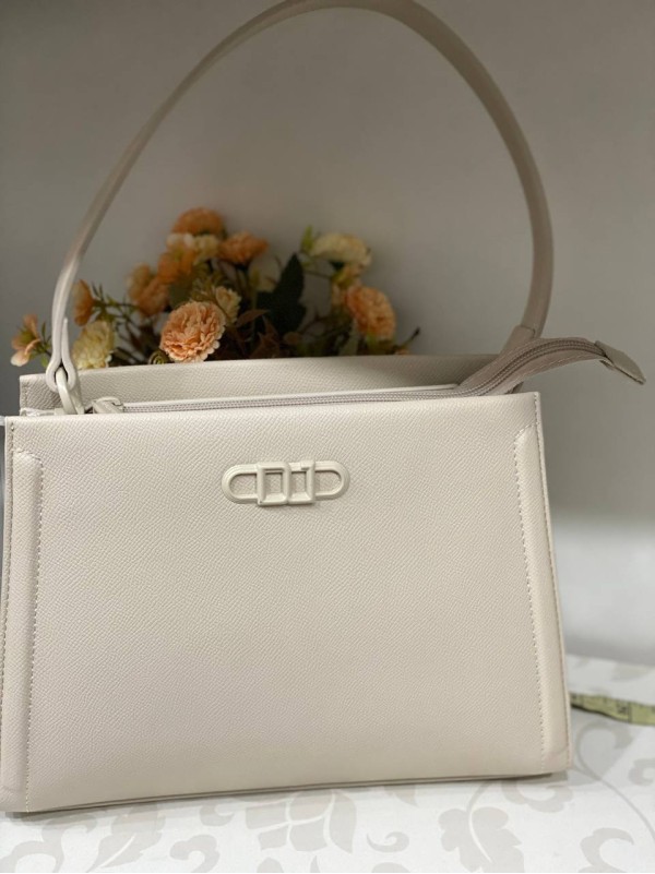 Жіноча класична сумка з еко-шкіри бежевого кольору 32192