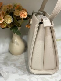 Жіноча класична сумка з еко-шкіри бежевого кольору 32192