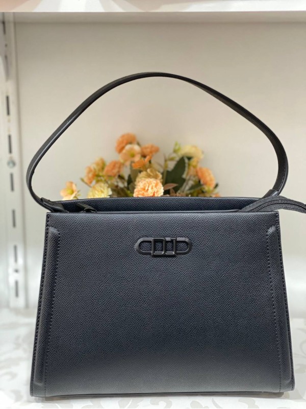 Жіноча класична сумка з еко-шкіри чорного кольору 32193