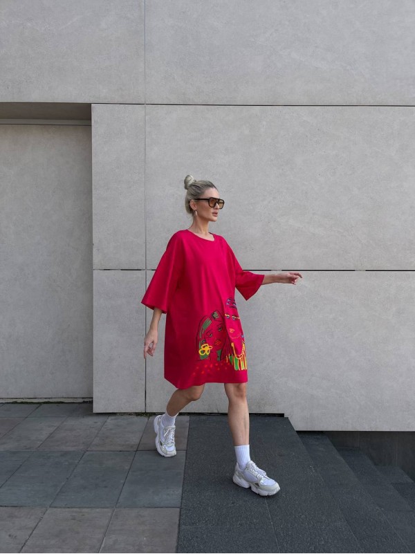 Бавовняна сукня-футболка з малюнком червоного кольору 32215