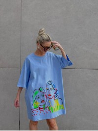 Бавовняна сукня-футболка з малюнком блакитного кольору 32217
