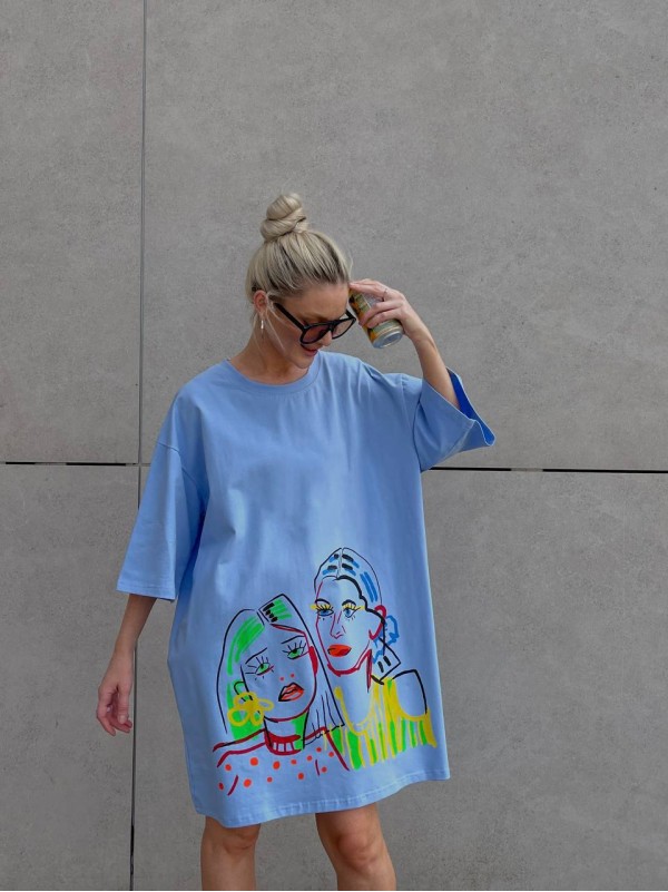 Бавовняна сукня-футболка з малюнком блакитного кольору 32217