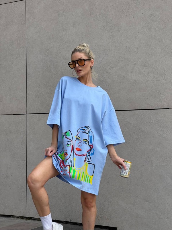 Бавовняна сукня-футболка з малюнком блакитного кольору 32217