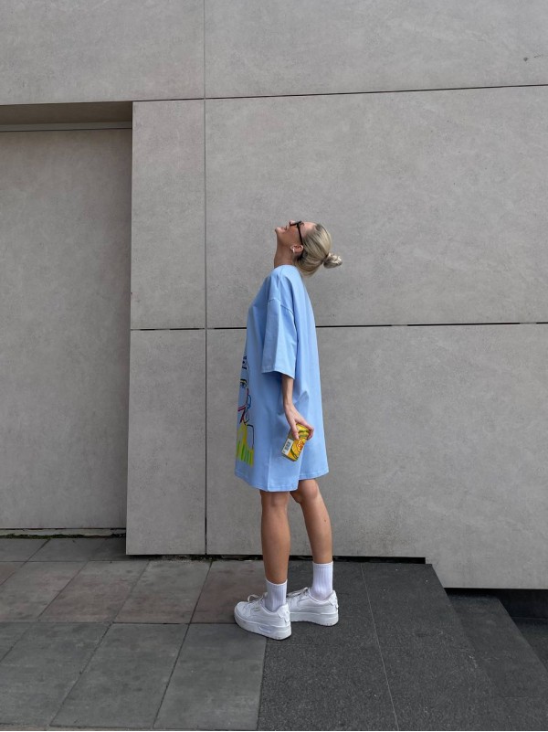 Бавовняна сукня-футболка з малюнком блакитного кольору 32217