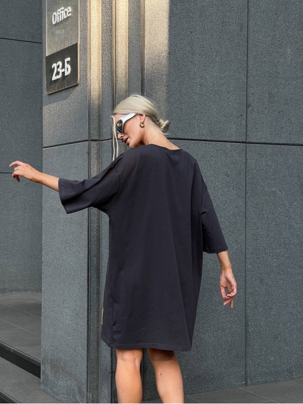 Бавовняна сукня-футболка з малюнком графiтового кольору 32218