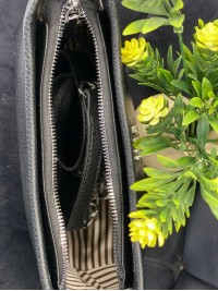 Жіноча сумка через плече із еко-шкіри чорного кольору 32240