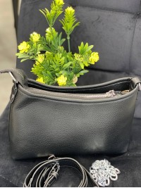 Жіноча сумка через плече із еко-шкіри чорного кольору 32240