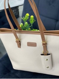 Жіноча базова сумка з еко-шкіри молочного кольору 32248