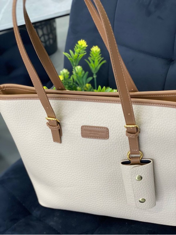 Жіноча базова сумка з еко-шкіри молочного кольору 32248