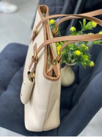 Жіноча базова сумка з еко-шкіри молочного кольору 32248