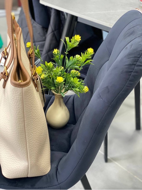 Жіноча базова сумка з еко-шкіри молочного кольору 32248