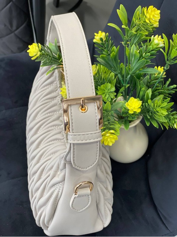 Жіноча сумка-багет із жатої еко-шкіри сiрого кольору 32251