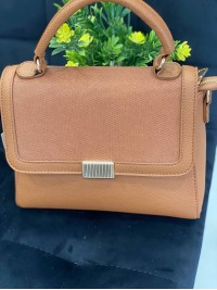 Жіноча класична сумка з еко-шкіри коричневого кольору 32257