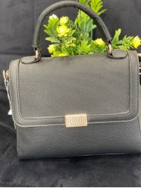 Жіноча класична сумка з еко-шкіри чорного кольору 32258