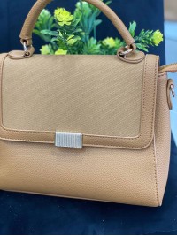 Жіноча класична сумка з еко-шкіри бежевого кольору 32260