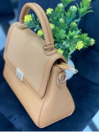 Жіноча класична сумка з еко-шкіри бежевого кольору 32260