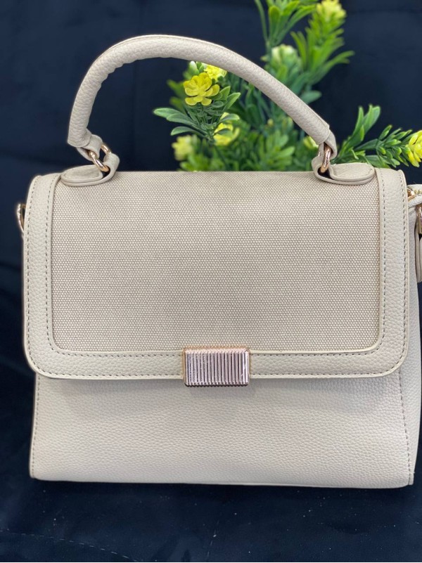 Жіноча класична сумка з еко-шкіри молочного кольору 32261