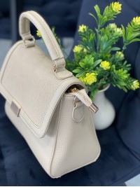 Жіноча класична сумка з еко-шкіри молочного кольору 32261