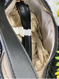 Жіноча сумка на плече із жатої еко-шкіри чорного кольору 32262