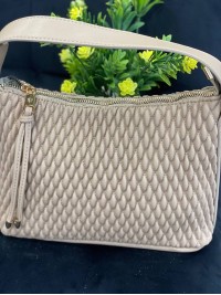 Жіноча сумка на плече із жатої еко-шкіри бежевого кольору 32265