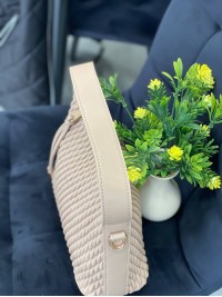 Жіноча сумка на плече із жатої еко-шкіри бежевого кольору 32265