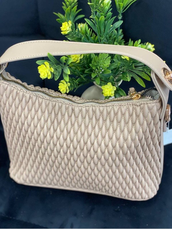 Жіноча сумка на плече із жатої еко-шкіри бежевого кольору 32265