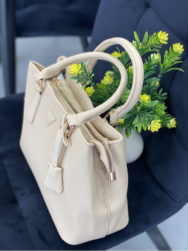 Жіноча базова сумка для роботи з еко-шкіри молочного кольору 32266